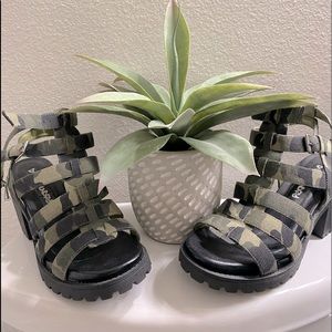 Dirty Laundry Camo Sandals